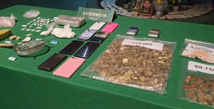 Detienen a tres personas e incautan más de 1,4 kilos de droga durante procedimiento en Lo Prado