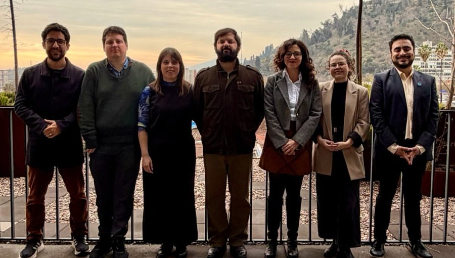 Gabriel Boric se reúne con candidatas a liderar el Frente Amplio y llama a fortalecer la unidad progresista