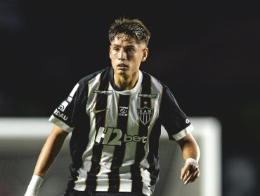 Vicepresidente de Atlético Mineiro confirma negociaciones "en marcha" con Colo-Colo por Iván Román