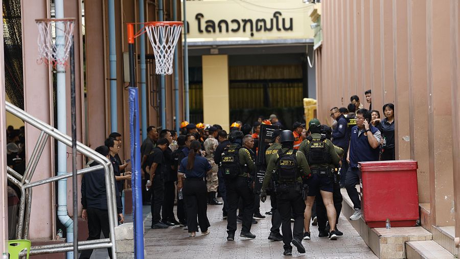 Adolescente de 14 años mata a tiros a cinco profesores en una escuela y a sus abuelos en Tailandia