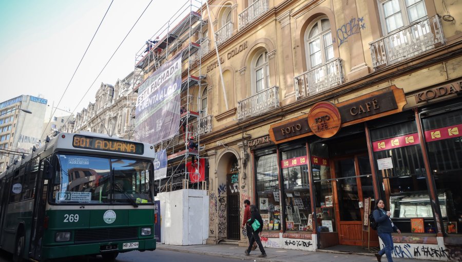 «Esta fachada cuenta algo»: Valparaíso impulsa recuperación del exHotel Colón y lanza campaña en pos de su memoria patrimonial