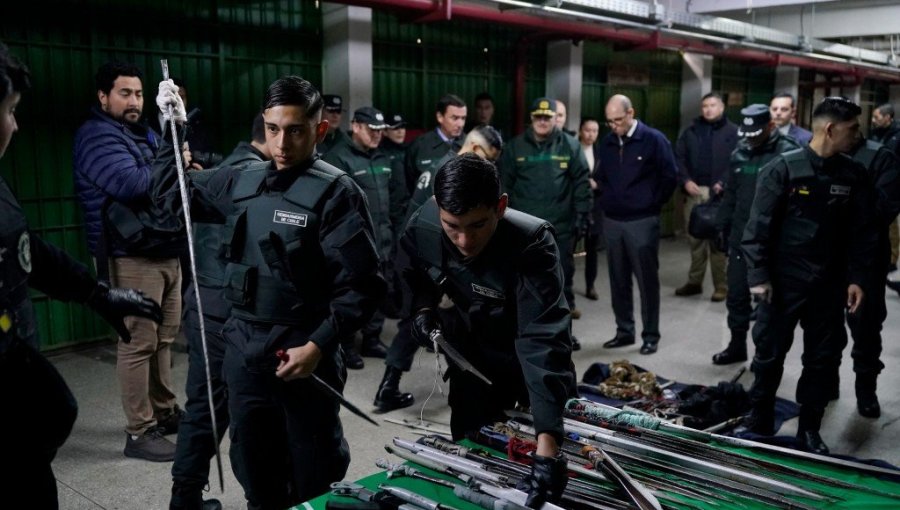 Decomisan cerca de 200 estoques, más de 30 celulares, licor artesanal y sustancias ilícitas en Colina 2