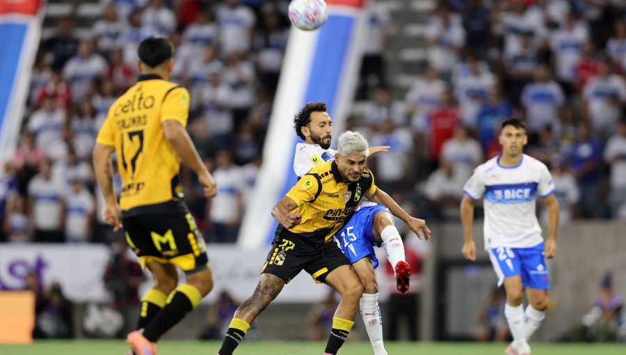 Conmebol confirma árbitros para los partidos de la UC y Coquimbo en octavos de Copa Libertadores