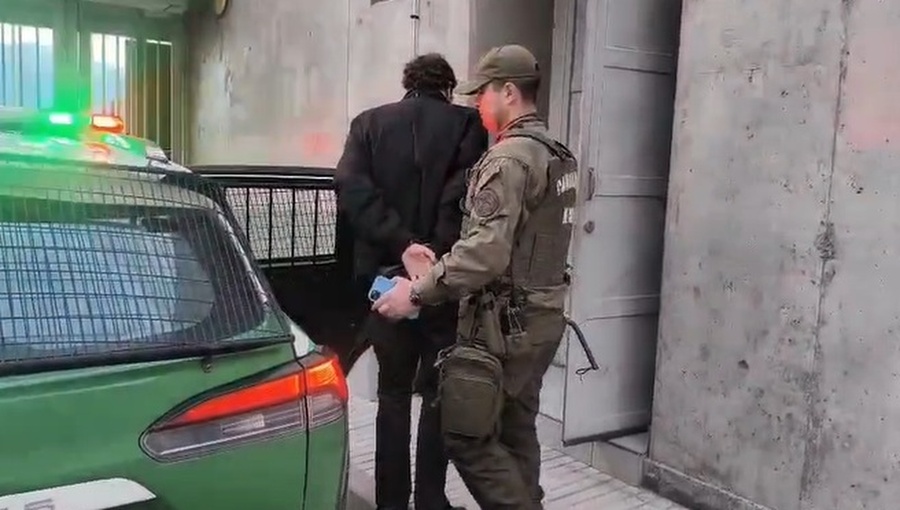 Detienen a ciudadano uruguayo por intentar sobornar a Carabineros en aeropuerto de Santiago