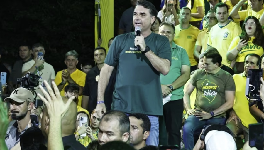Flávio Bolsonaro afirma que "jueces corruptos" tienen "pavor" de su victoria