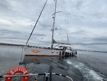 Incautan yate británico por turismo ilegal y denuncian a extranjeros en Puerto Natales