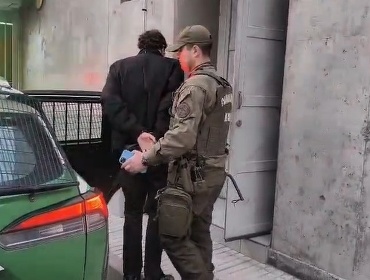 Detienen a ciudadano uruguayo por intentar sobornar a Carabineros en aeropuerto de Santiago