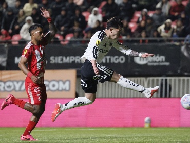 Colo Colo vence 2-1 a Unión La Calera y mantiene el liderato de la Liga de Primera