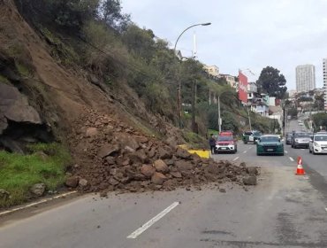 Tránsito continuará suspendido este lunes en Avenida España en dirección a Viña del Mar