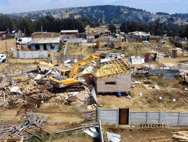 Desalojo de la megatoma de San Antonio entra en su etapa final: quedan 87 viviendas y Gobierno fija cierre para este miércoles