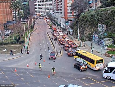 Caos vial en la avenida España: desvíos por corte hacia Viña del Mar colapsan el tránsito desde Valparaíso en pleno horario punta
