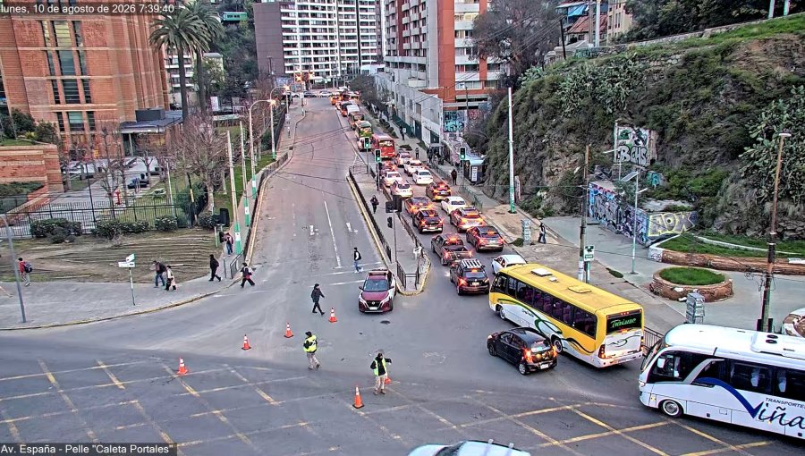 Caos vial en la avenida España: desvíos por corte hacia Viña del Mar colapsan el tránsito desde Valparaíso en pleno horario punta