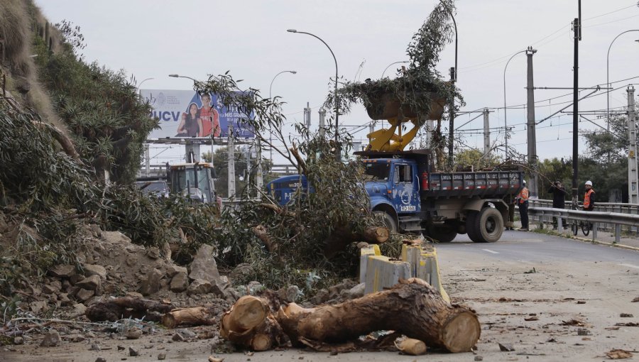 Este martes continuará el cierre de la Av. España en dirección a Viña del Mar por trabajos tras desprendimientos de material