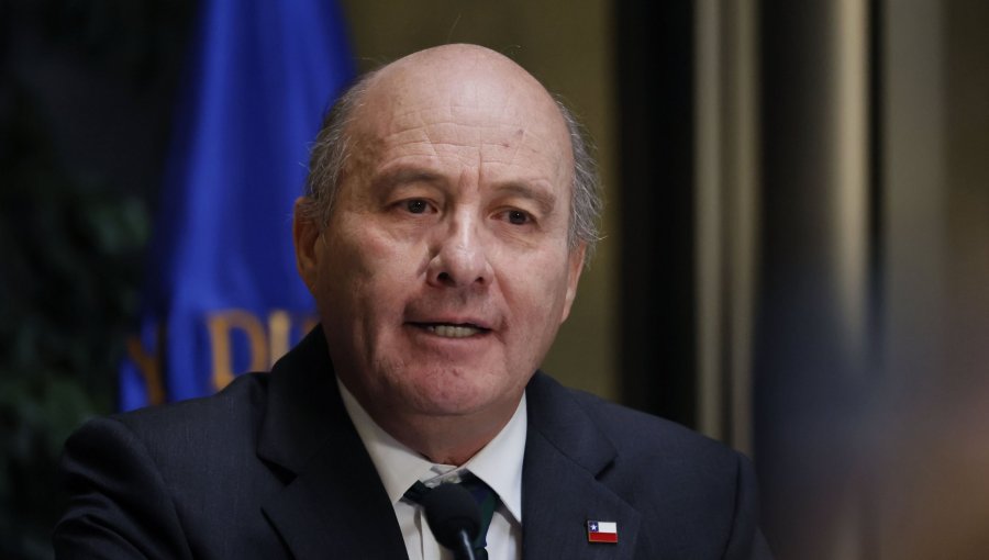 Ministro de Hacienda no se cierra a declarar feriado el 17 de septiembre: "Tenemos que mirarlo con detalle"