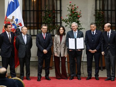 Presidente Kast firma proyecto que establece la seguridad pública como deber del Estado