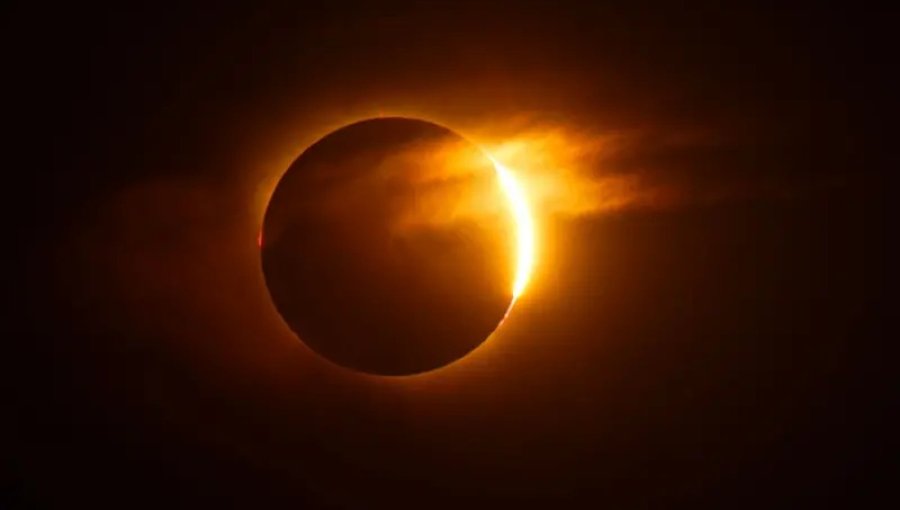Tres eclipses en tres años: La inusual trilogía astronómica que comenzó este miércoles en España