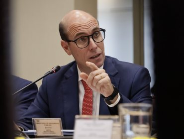Ministro Arrau defiende reforma constitucional para incluir la seguridad pública como deber del Estado