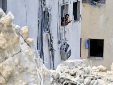 Israel bombardea con drones el sur de Líbano y dinamita edificios públicos pese a la tregua vigente