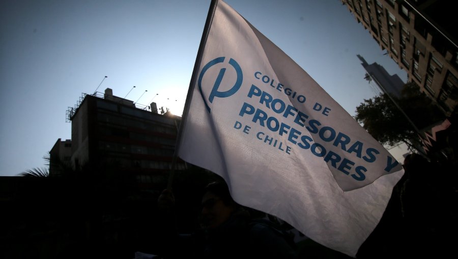 Colegio de Profesores presenta solicitud de reconsideración a Contraloría por dictamen sobre despidos por una "incorrecta interpretación"