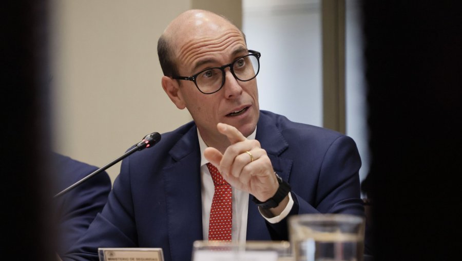Ministro Arrau defiende reforma constitucional para incluir la seguridad pública como deber del Estado