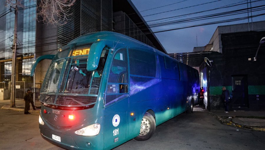 Cerca de un centenar de reos de alta peligrosidad son trasladados en megaoperativo desde Santiago a cárcel La Laguna de Talca