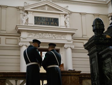 Corte Suprema reduce cargos contra exfiscal de Los Ángeles y mantiene acusación por violación de secreto