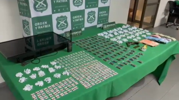 Megaoperativo en tres comunas de la RM: OS7 allana 11 inmuebles y detiene a 14 personas por drogas y armas