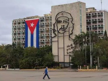 Jefe del Pentágono advierte que EE.UU. no descarta la opción de una intervención militar en Cuba