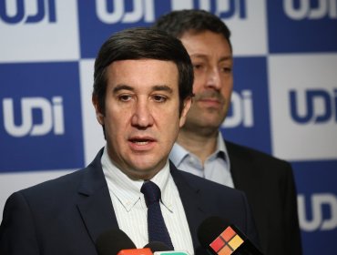 Diputado Ramírez califica de "incómodo" no informar a Alvarado sobre recurso al TC y reconoce "error de comunicación interna"