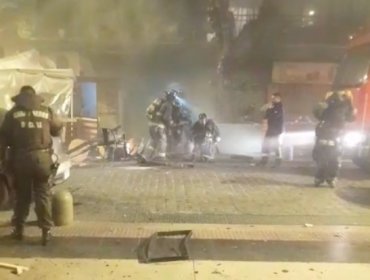 Incendio con posterior explosión en local comercial deja a siete Bomberos lesionados en centro de Viña del Mar