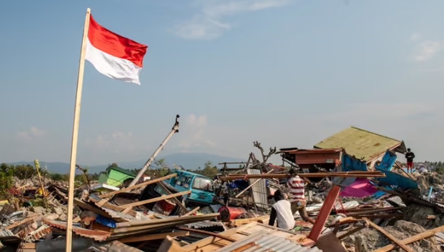 Ascienden a 47 los fallecidos tras sismo de magnitud 7,7 en Indonesia
