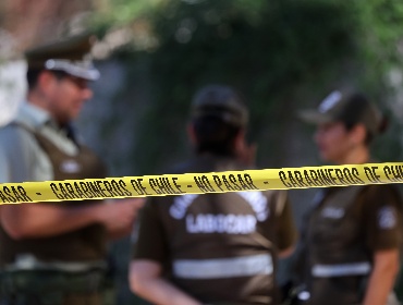 Sujeto es baleado tras intentar atropellar a carabinero en servicentro de Santiago
