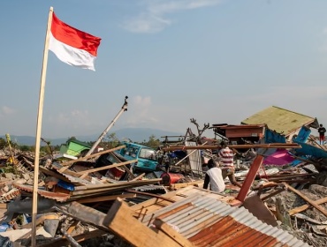 Ascienden a 47 los fallecidos tras sismo de magnitud 7,7 en Indonesia