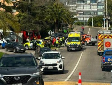Accidente de tránsito entre un microbús y un vehículo menor deja a 4 personas lesionadas en Jardín del Mar
