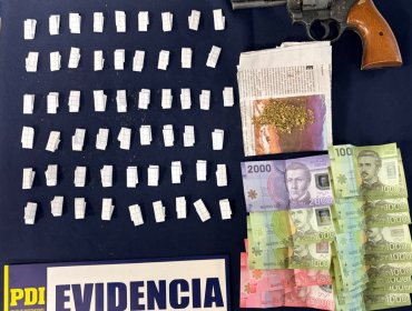 PDI desbarata punto de venta de drogas en Cartagena y detiene a tres personas: incautan cocaína, cannabis dosificada y un revólver
