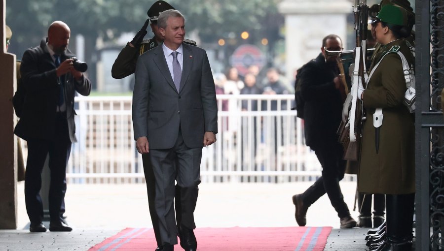 Polémica en La Moneda por descoordinación entre ministros Alvarado y Quiroz: Presidente Kast reconoce que "es responsabilidad mía"