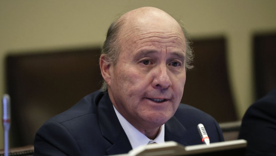 Ministro Quiroz confirma aumento en el precio de los combustibles y adelanta alza en torno a $90 en el diésel