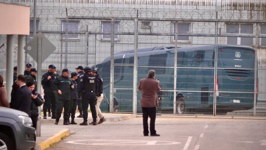 Cerca de 200 internos son trasladados desde la cárcel de Valparaíso a complejo en Talca