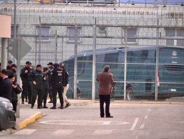 Cerca de 200 internos son trasladados desde la cárcel de Valparaíso a complejo en Talca