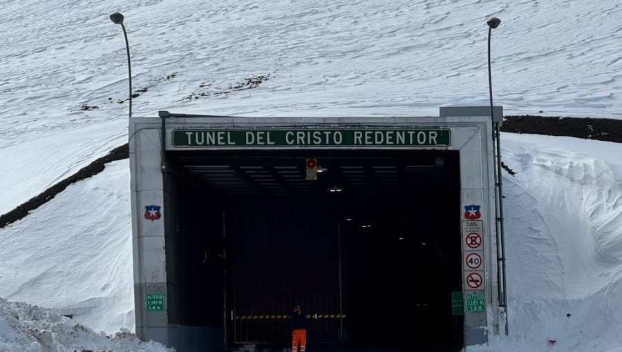 Adelantan para este jueves la apertura del paso Los Libertadores en dirección hacia Argentina: solo transporte de carga podrá transitar