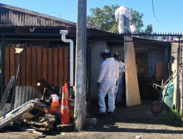 Continúan labores de despeje y retiro de escombros tras incendio que afectó viviendas en la población Amanecer de Quillota
