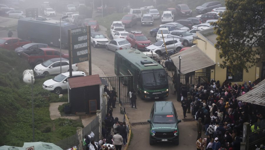 Cerca de 200 internos son trasladados desde la cárcel de Valparaíso a complejo en Talca