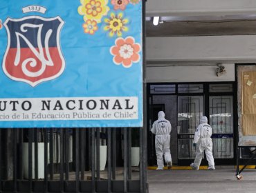Alumno del Instituto Nacional fue detenido por amenaza de tiroteo: fue sorprendido con municiones, morfina y 14 celulares