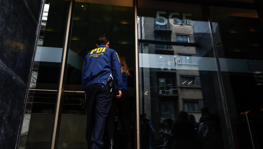 PDI allana Junaeb y oficinas de los senadores Gahona y Calisto por investigación de presunta corrupción