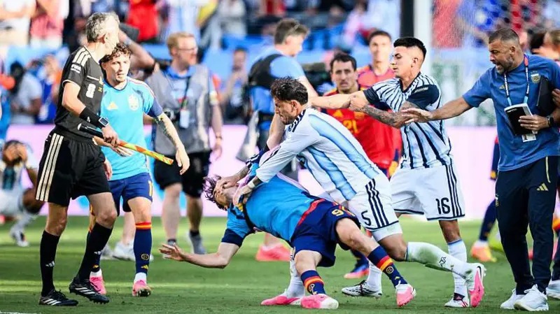 FIFA aplica durísimas sanciones a Argentina por incidentes en la final del Mundial ante España