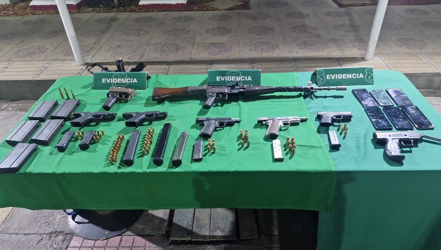 Cuatro detenidos deja hallazgo de arsenal en departamento de El Bosque: sujetos poseían un fusil, pistolas y municiones