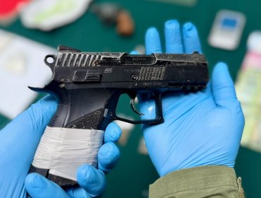 Tres detenidos deja operativo del OS7 en San Antonio: carabineros incautaron droga, municiones y armas a fogueo