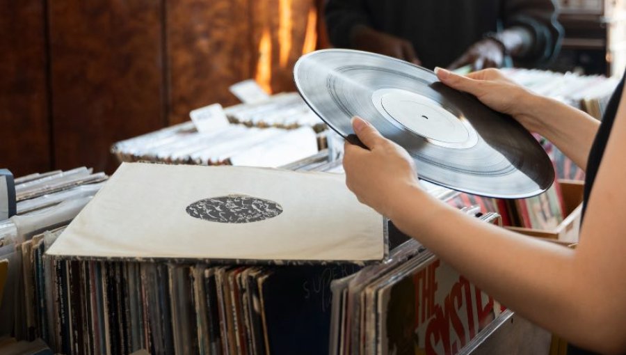 Vinilos, música en vivo y feria cultural: Viña del Mar vivirá su primer «Día del Vinilo»