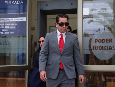 Roban credencial del Congreso y documentos desde automóvil fiscal del diputado Javier Olivares en edificio de Viña del Mar