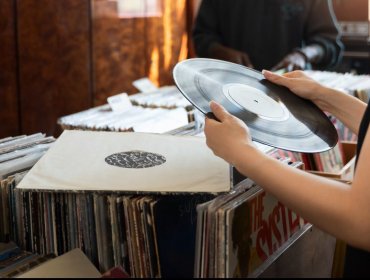Vinilos, música en vivo y feria cultural: Viña del Mar vivirá su primer «Día del Vinilo»